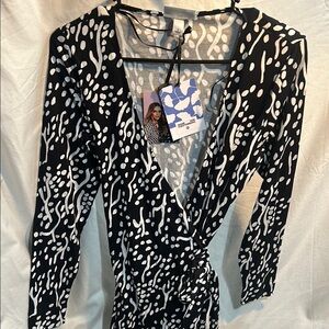 Diane Von Furstenberg Black and White Patterned wrap Dress NWT size s